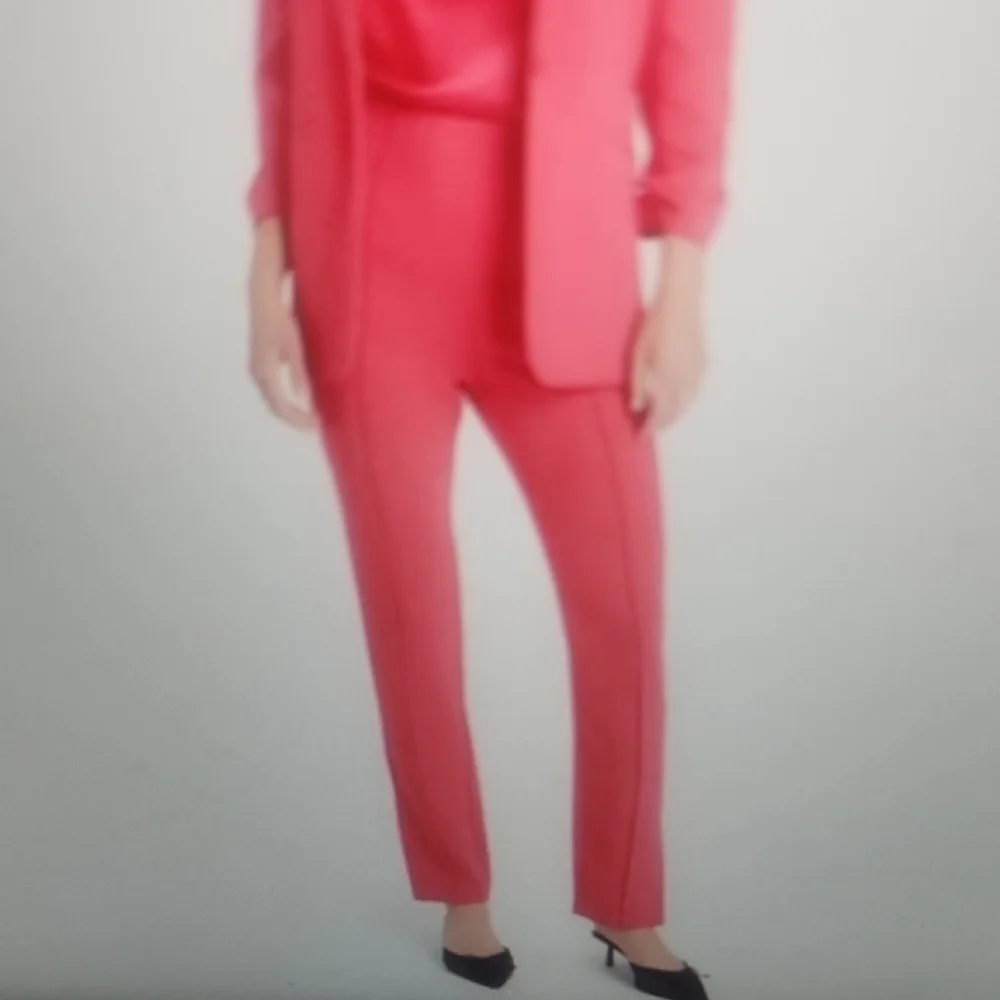 Cinq à Sept Vibrant Pink Women's Trousers